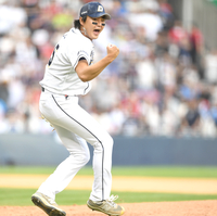 [포토] 정철원, 고승민 3구삼진 시키고 환호