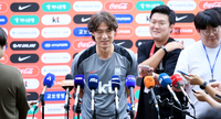 [포토] 홍명보 감독 ‘밝은 미소로 답변’