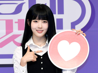 [포토]스테이씨 시은, 많이 사랑해 주세요!