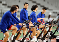 [포토] 손흥민 ‘이야기꽃 피우며 훈련’