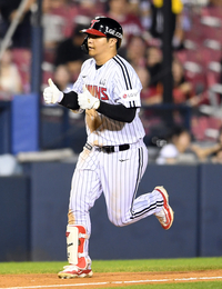 [포토]LG 문보경, 솔로포로 시즌 18호 홈런