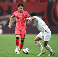 [포토] 이강인 ‘어디로 뚫을까?’