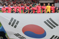 [포토]애국가 부르는 대한민국 축구 대표팀