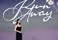 [포토]트와이스 쯔위, ‘런 어웨이’로 솔로 데뷔