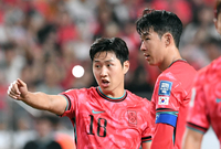 [포토]이강인-손흥민, 프리킥은 누가...