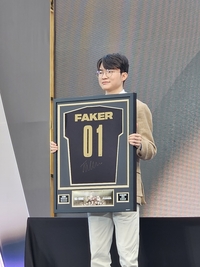 “페(이커)느님 꼭 이겨주세요” LCK 서머 파이널 T1 vs 한화생명 ‘경주대전’ 막 올랐다 [SS경주in]