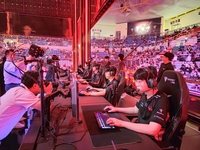 “잠깐 화장실 좀~!” 긴박했던 ‘케리아’→더 강했던 ‘페이커’ 대상혁의 한방 T1, 한화생명에 2세트 승리 승부는 원점 [SS경주in]