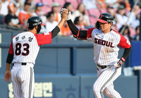 [포토]LG 오지환, 솔로포로 시즌 9호 홈런