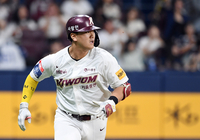 [포토]두산전 선취점 뽑아내는 키움 김건희