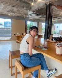 “여름아 왜 안가?” 설현, 도자기 공방서 청순한 미모 자랑[★SNS]