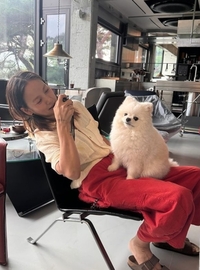 이효리, 60억 평창동 주택 이사 앞두고 전한 근황…제주 바다에서 즐기는 여유