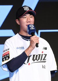[포토]KT 지명 소감 밝히는 서울고 투수 김동현