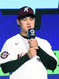 [포토]전체 1순위 지명 소감 밝히는 덕수고 정현우