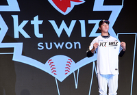 [포토]KT에 지명된 서울고 투수 김동현