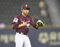 [포토] 최원영 사구에 사과하는 하영민