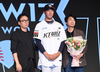 [포토]서울고 투수 김동현, 전체 9순위 KT 지명