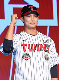 [포토]1라운드에 LG에 지명된 서울고 투수 김영우