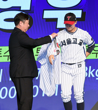 “제가 통제할 수 없는 거니까요” 부상으로 멈춘 2년,  그리고 LG와 김영우에게 찾아온 행운 [2025드래프트]