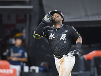 “지분 50% 요구” 도경수-1인 기획사, 결별 후에도 남은 미묘한 관계