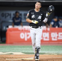 [포토] 삼진 황재균 ‘유인구에 당했어’