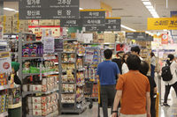 “연휴에 대형마트·아웃렛 쇼핑갈까?”…백화점은 추석날 휴무