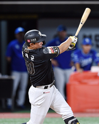 [포토]KT 황재균의 동점 솔로 홈런