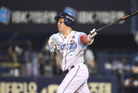 [포토] 솔로포 양의지 ‘이건 넘어갔어’