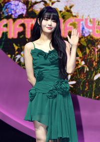 [포토]피프티 피프티 키나, 컴백했어요!