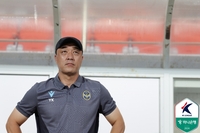‘벼랑 끝 승부’ 인천 최영근 감독 “선수들이 5년간 쓴 파이브백 너무 익숙해져…최대한 빨리 고쳐야” [현장 코멘트]