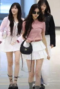 장원영, 탈덕수용소 옷 똑같이 입고 공항 등장…센스있는 코디