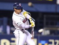 [포토] 2회 솔로포 강승호 ‘제대로 맞았어’