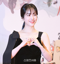 청룡영화상 새 MC에 한지민 “존경하는 김혜수 선배, 품격 잇도록 노력하겠다”