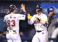 [포토] 강승호, 2회 통쾌한 솔로포