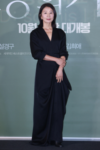 ‘보통의 가족’ 시사회에서 의외로 터진 웃음벨…김희애 “돌게 만드는 두 남자에 대한 통쾌한 대사” [SS현장]