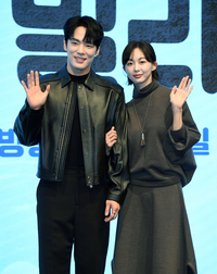 [포토]‘다리미 패밀리’로 호흡 맞추는 김정현-금새록