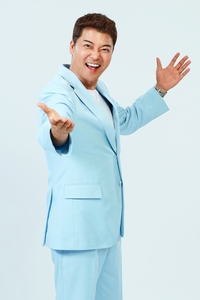 연세대 97학번 전현무 ‘대학가요제’에서 “아카라카” 외치며 ‘연고전’ 불붙였다