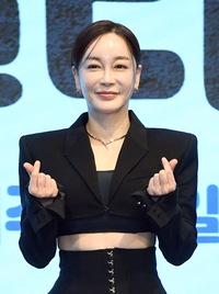 [포토]하트 만들어 보이는 김혜은