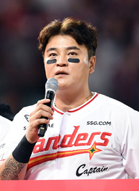 [포토]SSG 주장 추신수, ‘아직 야구 안 끝났습니다!’