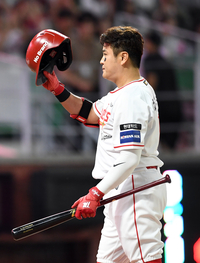 [포토]SSG 추신수, 마지막 타석에 들어서며...