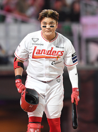 [포토]관중석을 향해 인사하는 추신수