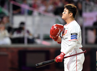 [포토]SSG 추신수, 마지막 타석으로...