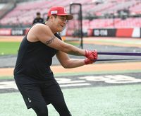 [포토] 추신수 ‘밝은 표정으로 훈련’