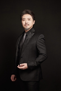 ‘원년 두산팬’ 뮤지컬 배우 윤영석, 2일 두산-KT 와일드카드 1차전 애국가 제창