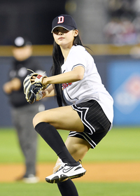 [포토]뉴진스 민지, 힘찬 시구