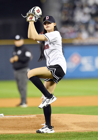 [포토]뉴진스 민지, 멋진 시구