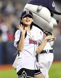 [포토]손인사 건네는 뉴진스 민지