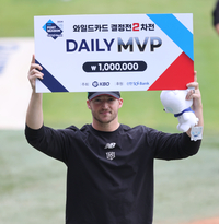 [포토] 벤자민, 와일드카드 결정전 2차전 데일리 MVP