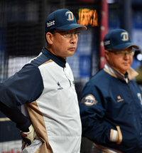 [공식] 김민호 타격 코치 한화행 김경문 감독과 재회···강동우 타격 코치는 사의 표명
