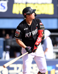 [포토]타구 바라보는 KT 황재균