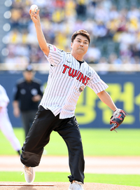 [포토]전현무, 준플레이오프 1차전 시구